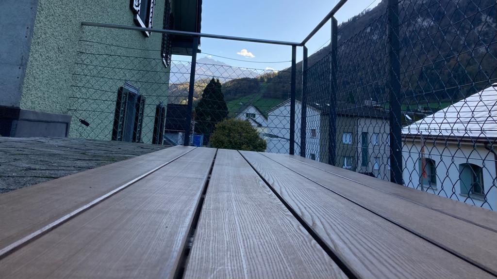 Neuer Balkonrost in Glarus